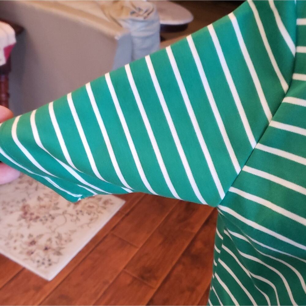 LuLaRoe Classic T Green White Striped Scoop Neck Short Sleeve Top 2XL - Picture 3 of 5